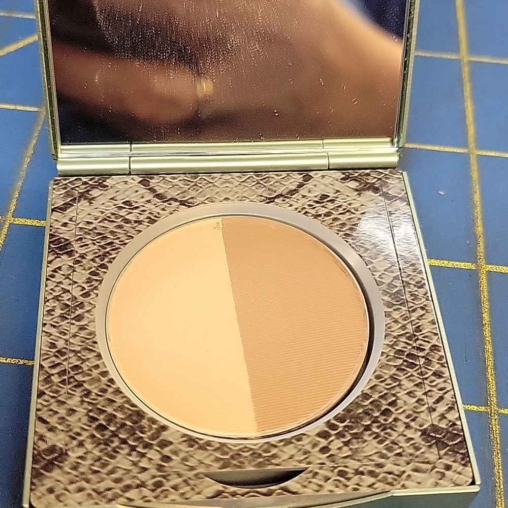 Dual-Tone Eyeshadow Palette New Refillable Compact New Luxe Light